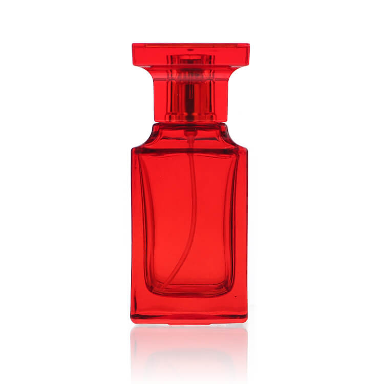 crvena staklena boca parfema