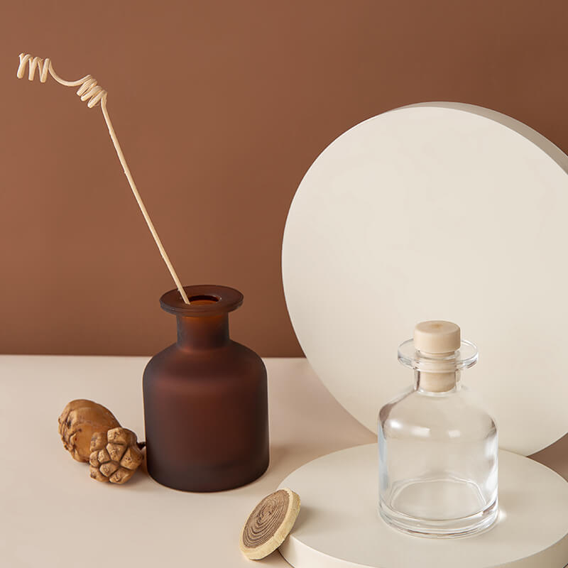 Brown Refillable Reed Diffuser Glass Bottle with Rattan Sticks - Xuzhou OLU Daily Products Co., Ltd.