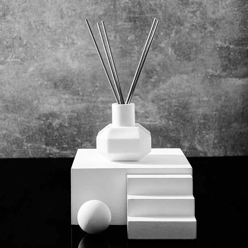 White 100ml Bathroom Aroma Reed Diffuser Glass Bottle - Xuzhou OLU Daily Products Co., Ltd.