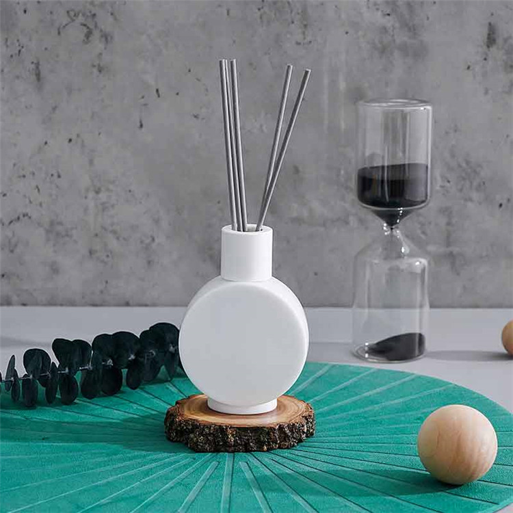 Reed Diffuser Bottles Wholesale White Opal Glass Diffuser Bottle With Stick - Xuzhou OLU Daily Products Co., Ltd.