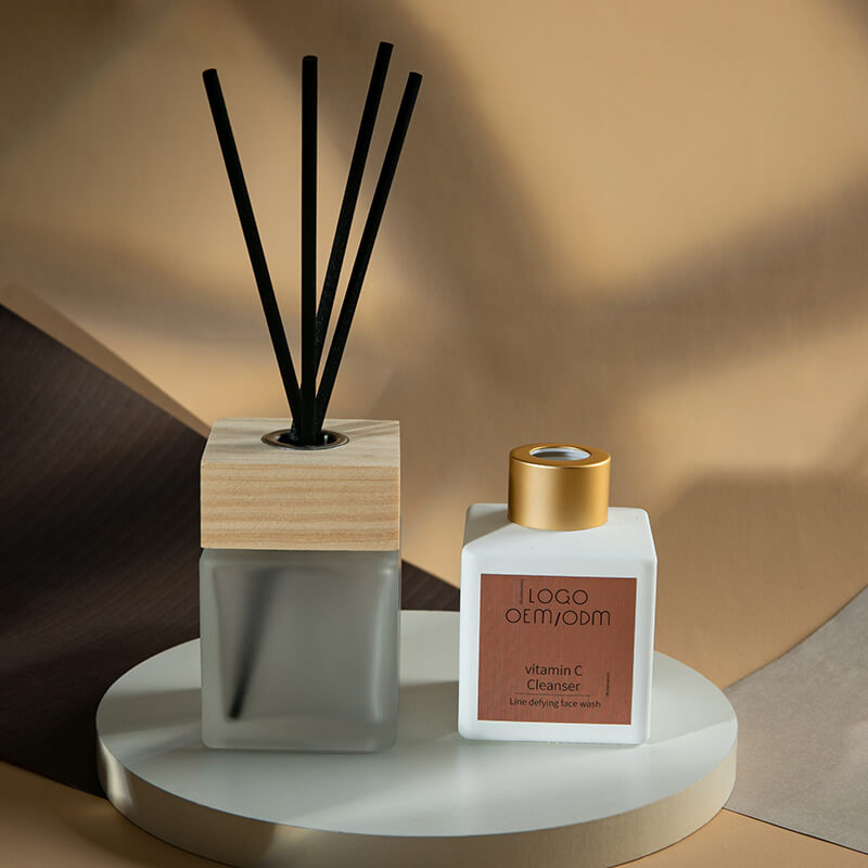 Square Reed Diffuser Glass Aroma Bottles with Wood Lid - Xuzhou OLU Daily Products Co., Ltd.